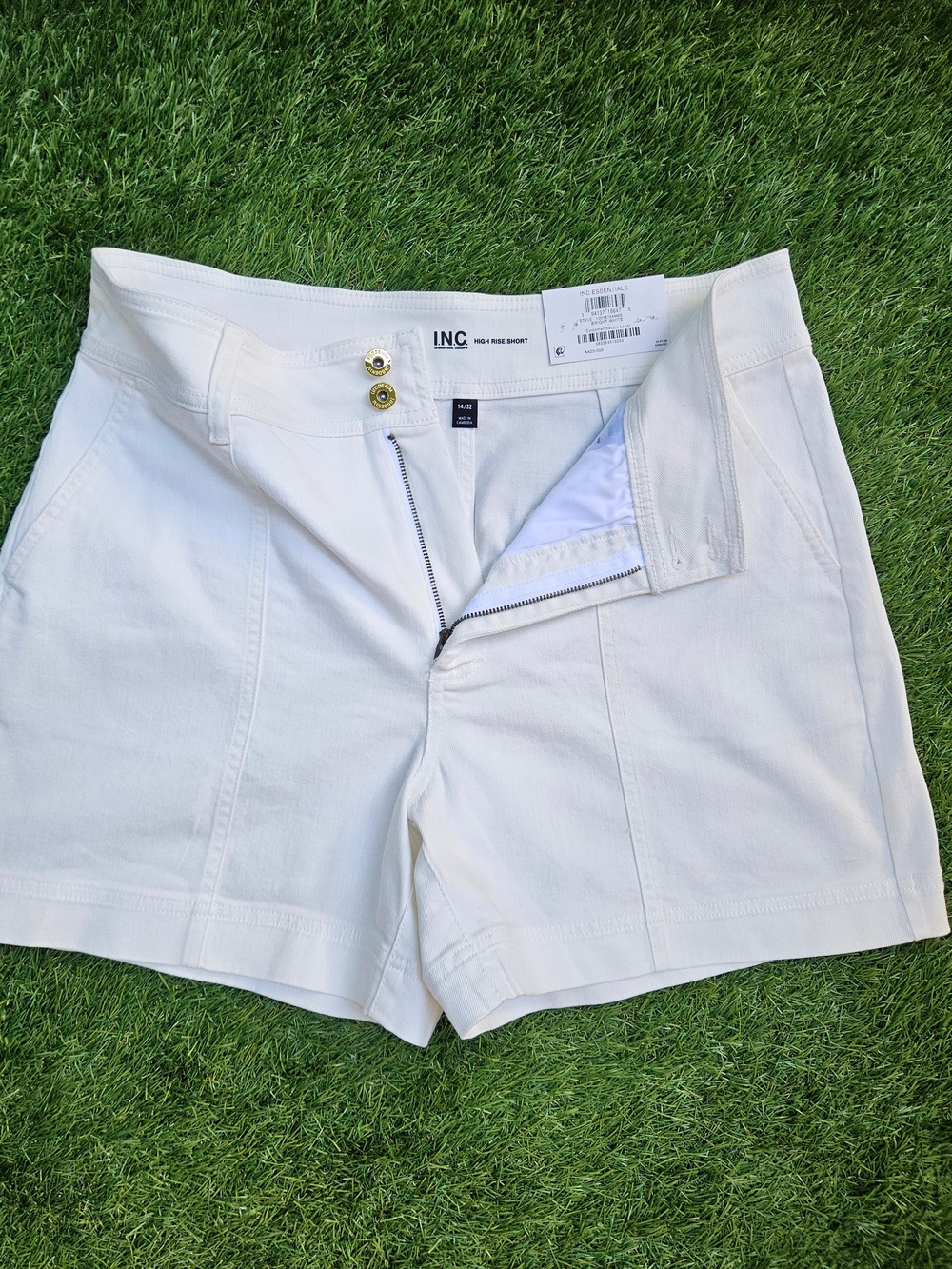 INC International Concepts Women White High Rise Denim Shorts Size 14/32 NWT